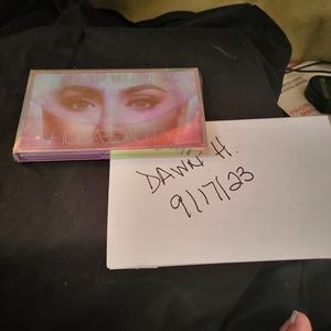 Huda Beauty Mercury Retrograde palette
